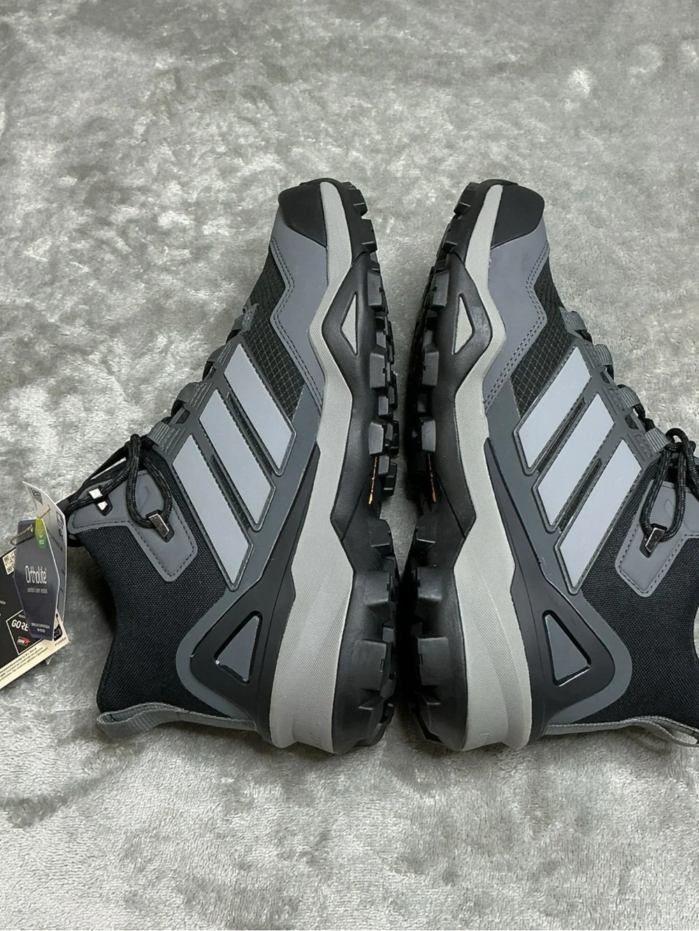 adidas Terrex Skychaser Gore-tex Mid Top Hiking boots Shoes Women’s size 8.5